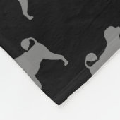 ポルトガル水犬はパターンのシルエットを描きます フリースブランケット (角)