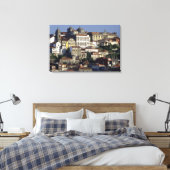 ポルトガル、オポルト(ポルト)。歴史的な家と キャンバスプリント (インサイチュ (寝室))