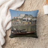 ポルトガル、ポルト、ワイン樽付きボート クッション (ブランケット)