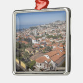 ポルトガル、マデイラ島、フンシャル。ケーブルカー メタルオーナメント (左)