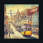 ポルトガル，リスボン マグネット<br><div class="desc">このリ芸術的スボンの画像は、カラフルタイルの建物が並ぶ石畳の通りを通って移動する街の象徴的な黄色の路面電車を捉えている。ポンテ25デ・アブリル橋と晴れた青い空がこの街鮮やかの賑やかな雰囲気を満魅力的たしている。</div>