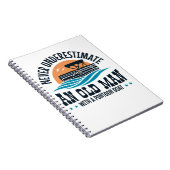 ポンツーンのボートを持つ老人を決して過小評価しない ノートブック (右側)