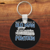 ポンツーンを持つ老人を決して過小評価しない キーホルダー (正面)