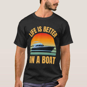 ポントゥーンオーナーのレトロボートライフ  ボートの上の方が人生はもっと楽しい Tシャツ