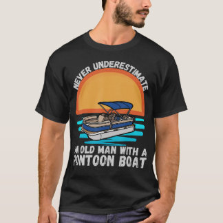 ポントゥーンボートに乗ったおじいちゃんをナメるな Tシャツ