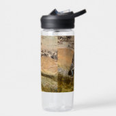 **「ポンドサイドの饗宴：カワウソと彼のキャッチ** ウォーターボトル (左面)