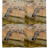 **「ポンドサイドの饗宴：カワウソと彼のキャッチ** シャワーカーテン (正面)