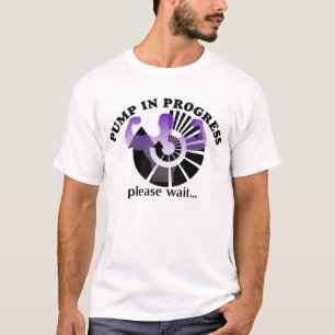 ポンプ進行中のボディビルのTシャツ Tシャツ
