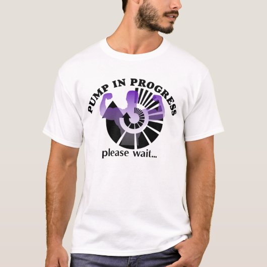 ポンプ進行中のボディビルのTシャツ Tシャツ (正面)