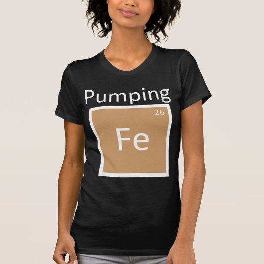 ポンプ鉄の周期表化学要素 Tシャツ (正面)