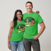 ポーカーフェースを遊んでいる犬 Tシャツ (ユニセックス)