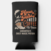 ポーションのハロウィーンを焦点に合わせる魔女ホカスポカスコーヒー スリム缶クーラー (正面)