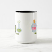 ポーション不気味ボトルはあなたの毒ハロウィーンを選ぶ マグカップ (中央)