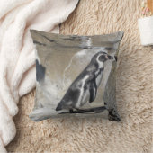 ポージング・ペンギン クッション (ブランケット)