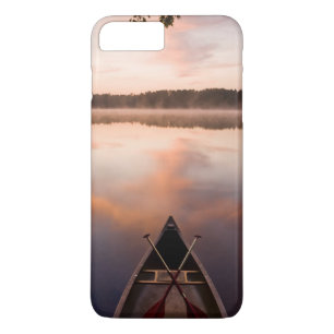 ポータッカウェイ湖の湖岸にカヌーが停まる iPhone 8 PLUS/7 PLUSケース
