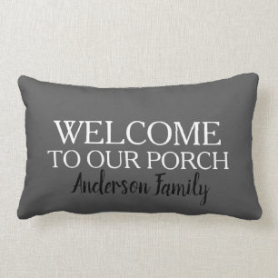 ポーチの姓への素朴なダークグレーの歓迎 ランバークッション