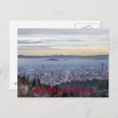 ポートランドオレゴンのダウンタウンフォギーシティスケープ ポストカード (正面/裏面)