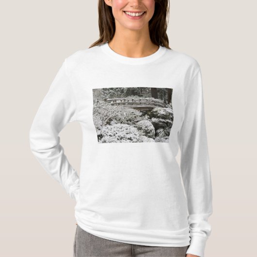 ポートランド日本庭園の雪景色、 Tシャツ (正面)