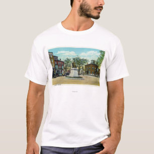 ポートランド、MaineLongfellow記念碑および正方形 Tシャツ