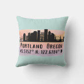 ポートランドORシティスカイライン緯度と経度 クッション (裏面)