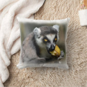 ポートレートのリングテイルムール食べ物のバナナ クッション (ブランケット)