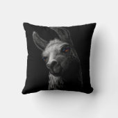 ポートレート頭かわいいラマと黒い背景 クッション (裏面)