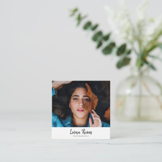 ポートレートQRコードフォトグラファー名刺 スクエア名刺 (スタンド正面)