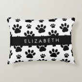ポーパターン、犬の足、白黒、あなたの名前 アクセントクッション (正面)