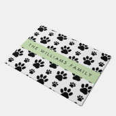 ポーパターン、犬の足、白黒、あなたの名前 ドアマット (アングル)
