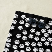 ポーパターン、犬の足、白黒、モノグラム ビーチタオル (インサイチュ)