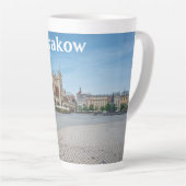 ポーランドのクラクフ旧市街にある広場 カフェラテマグ (右アングル)