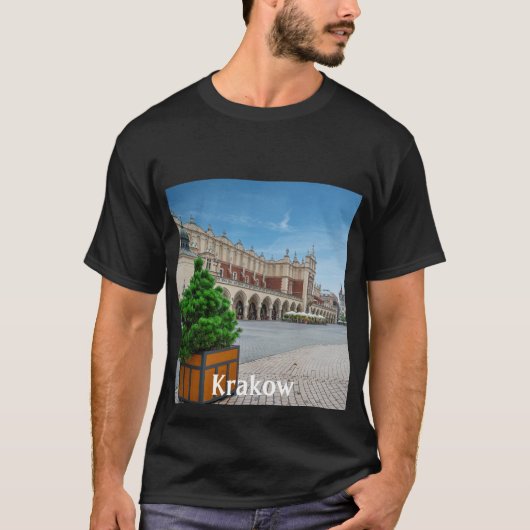 ポーランドのクラクフ旧市街にある広場 Tシャツ (正面)