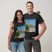 ポーランドのクラクフ旧市街にある広場 Tシャツ (ユニセックス)