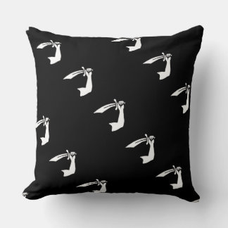 ポール・マッゲヒ「キャプト・トーマス・トー」海賊枕 クッション