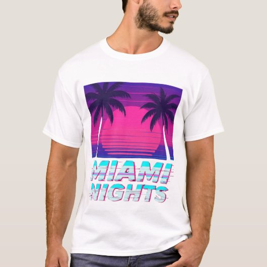 マイアミの夜 ネオンシティの雰囲気 Tシャツ (正面)