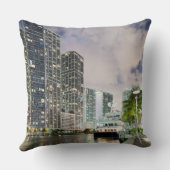 マイアミの川の水辺地帯の照らされたタワー クッション (裏面)