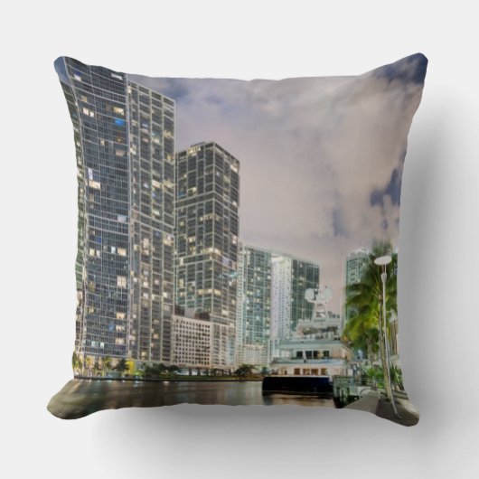 マイアミの川の水辺地帯の照らされたタワー クッション (正面)