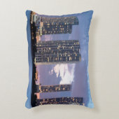 マイアミの水辺地帯のマンションタワー アクセントクッション (正面(垂直))