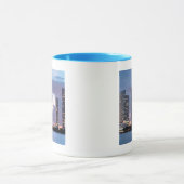 マイアミの水辺地帯のマンションタワー マグカップ (中央)