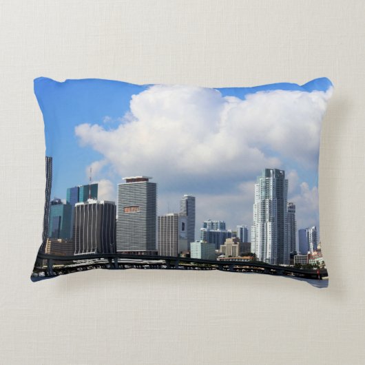 マイアミの水辺地帯の眺め アクセントクッション (裏面)