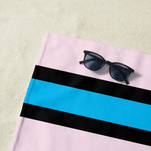 マイアミビーチブルーアンドピンクパームツリーズ ビーチタオル (インサイチュ)