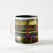 マイアミ、南海、ビーチドライブでのナイトライフ ツートーンマグカップ (正面左)