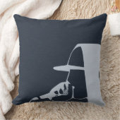 マイクのフード付きスウェットシャツを叩くヒップホップの男 クッション (ブランケット)