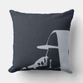 マイクのフード付きスウェットシャツを叩くヒップホップの男 クッション (正面)