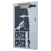 マイクをフード付きスウェットシャツで叩く男 クリップボード (左)