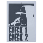 マイクをフード付きスウェットシャツで叩く男 クリップボード (裏面)