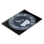 マイクをフード付きスウェットシャツで叩く男 ノートブック (左側)