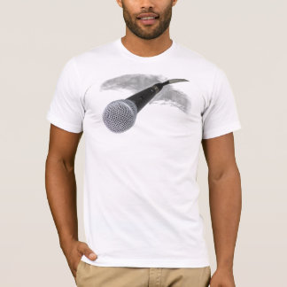 マイクロフォンのクローズアップのTシャツ Tシャツ