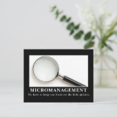 マイクロマネジメントは成功した戦略である ポストカード (スタンド正面)