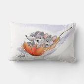 マイク、Mac、萌の冬の休日の腰枕 ランバークッション (裏面)